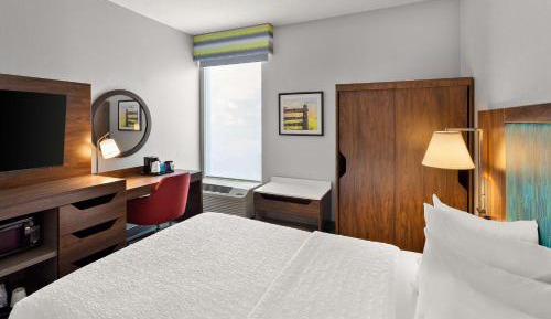 Double Room with Roll-In Shower - Mobility Access/Non-Smoking