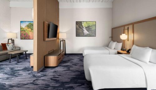One-Bedroom Queen Suite with Two Queen Beds and Sofa Bed