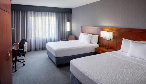 Queen Room with Two Queen Beds and Bathtub - Mobility Access
