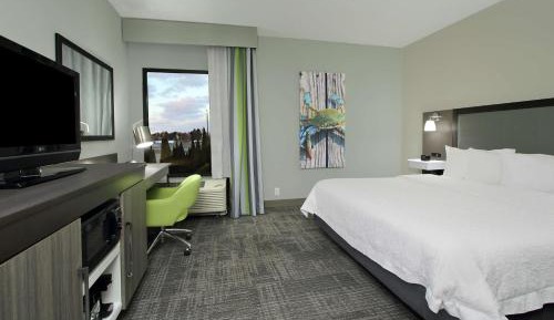 King Room with Accessible Tub - Mobility and Hearing Access/Non-Smoking