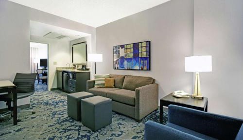 King Corner Suite with City View - Non-Smoking