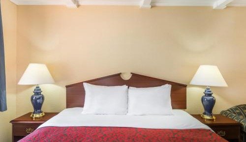 Standard Queen Room