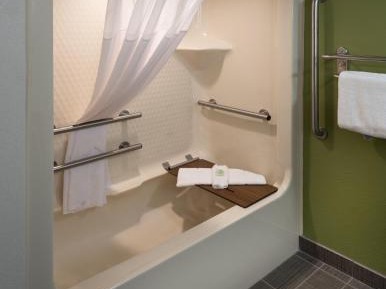 Queen Room with Accessible Tub - Accessible/Non-Smoking
