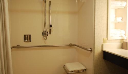 King Room - Mobility Access/Roll in Shower - Non-Smoking