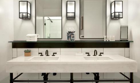 Luxury Suite with Roll-In Shower