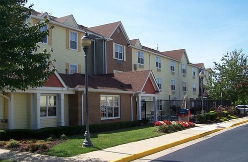 Potomac Falls Hotel | Hawthorn Suites Sterling Dulles North