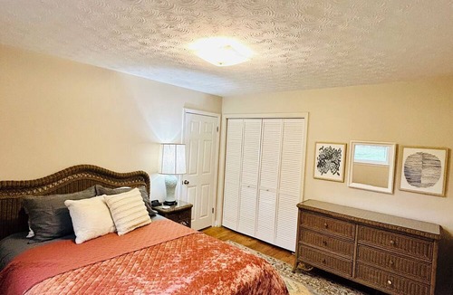 Millers Creek House | Sunshine Cottage ~ River Access ~ 10 min from Blue Ridge Parkway ~ Pet Friendly