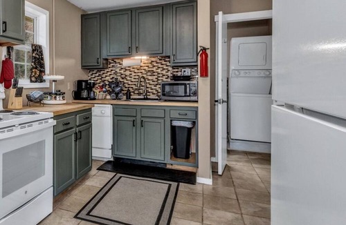 Swannanoa Cottage | Lum's Cottage - Perfect Location Between Asheville and Black Mountain, NC