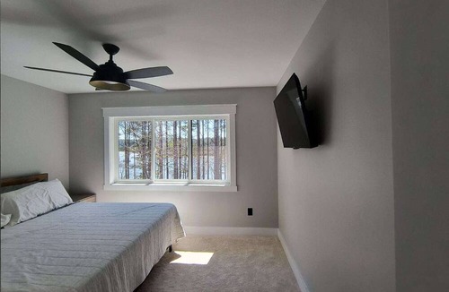 Granite Falls House | Coveside Drive - Beautiful Lakefront Home!
