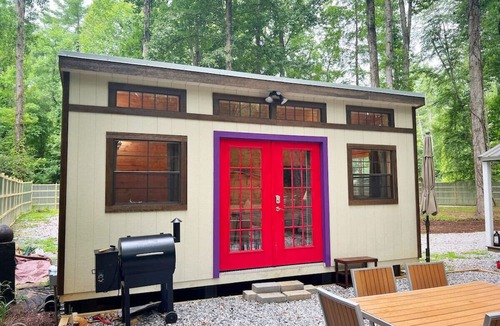 Marion House | Dogs-Fire-SteamSauna-Kayaks-Water-Soaking Tub