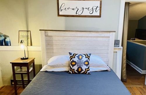 Maysville Cabin | Del's Cabin - Lazy Getaways