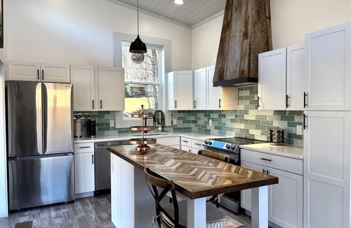 Zionville House | New 2-bedroom house in awesome Zionville with WiFi, AC