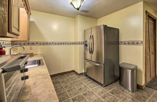 Kodak House | Cozy Cabin | Hot Tub, Views, Near Smoky Mountains!