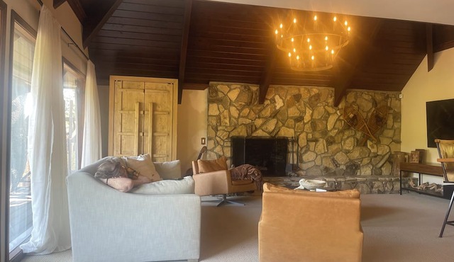 Walk to lake! Alpine Relaxing Retreat